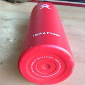 21oz red hydro flask.